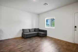 Photo #3: 2686769 Listing