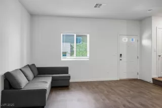 Photo #5: 2686769 Listing