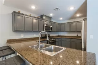 Photo #3: 2686861 Listing