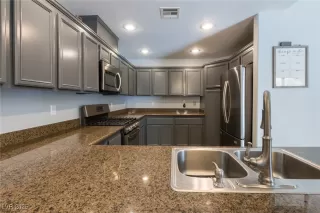 Photo #5: 2686861 Listing