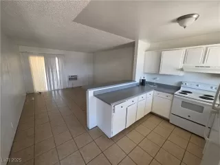 Photo #2: 2686940 Listing