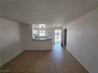 Photo #4: 2686940 Listing