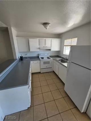 Photo #5: 2686940 Listing