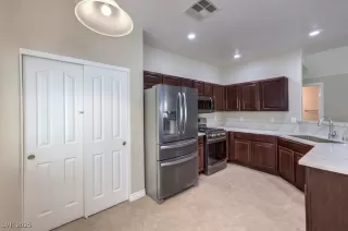 Photo #4: 2686957 Listing