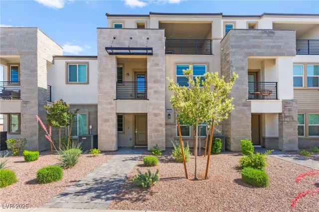 MLS: 2686961 Condo For Sale