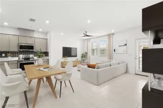 Photo #2: 2686961 Listing