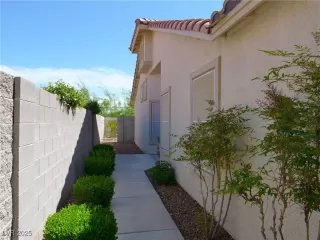 Photo #2: 2687001 Listing