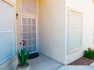 Photo #3: 2687001 Listing