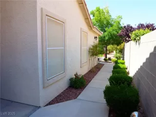 Photo #4: 2687001 Listing