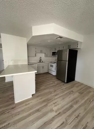 Photo #4: 2687041 Listing 