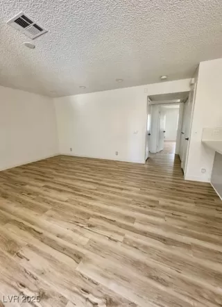 Photo #5: 2687041 Listing 