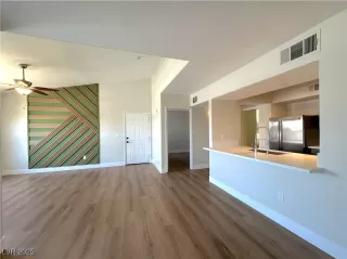 Photo #2: 2687084 Listing 