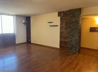 Photo #1: 2687088 Listing 