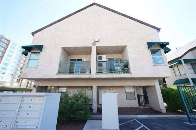 MLS: 2687102 Condo For Sale