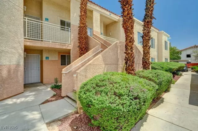 MLS: 2687122 Condo For Sale