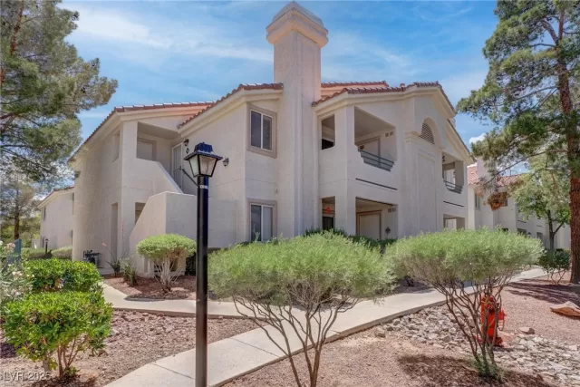 MLS: 2687124 Condo For Sale