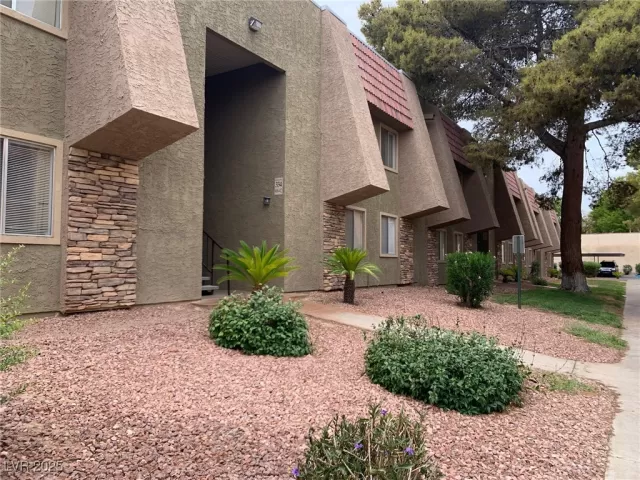 MLS: 2687167 Condo For Sale