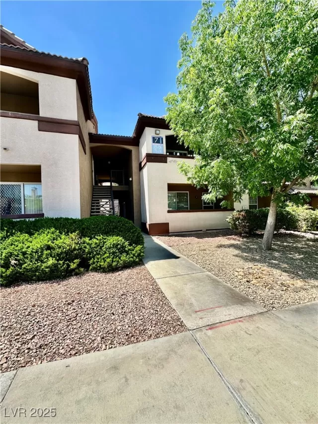 MLS: 2687186 Condo For Sale