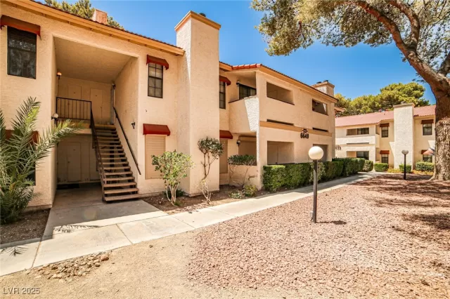 MLS: 2687206 Condo For Sale