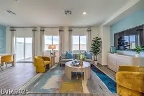 Photo #3: 2687217 Listing