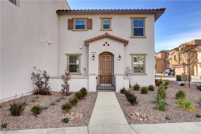 MLS: 2687239 Condo For Sale