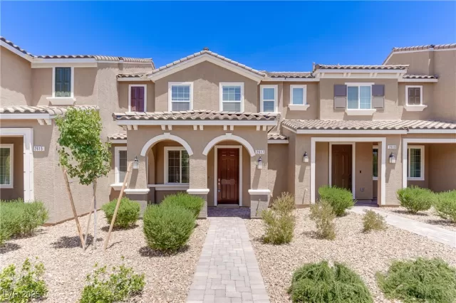 MLS: 2687265 Condo For Sale