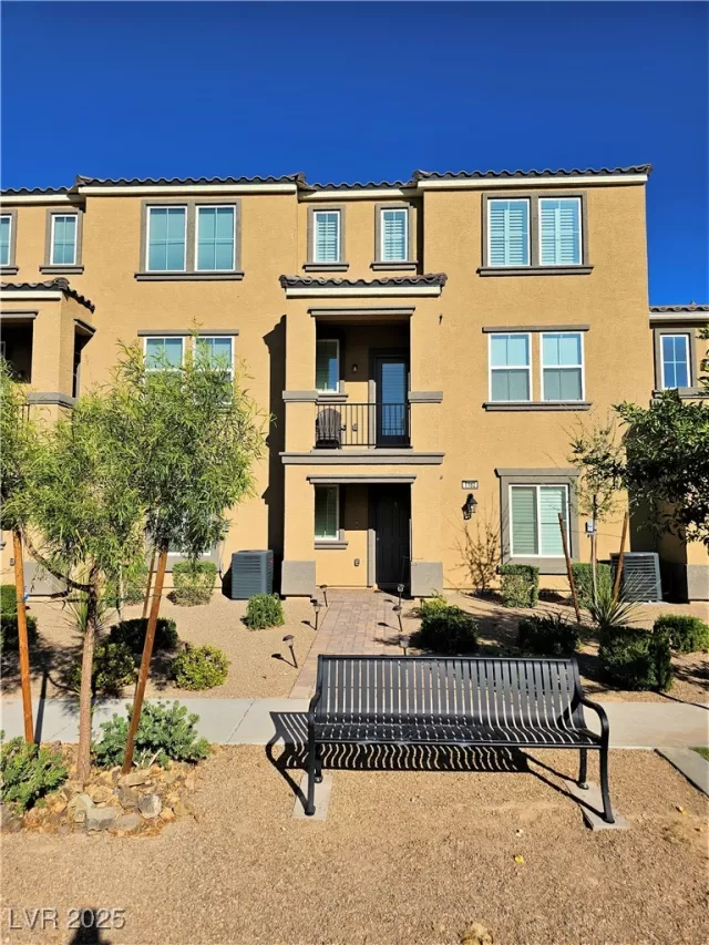 MLS: 2687297 Condo For Sale