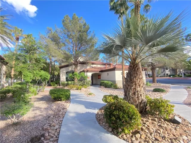 MLS: 2687370 Condo For Sale