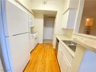 Photo #3: 2687370 Listing 