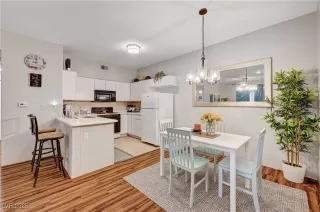 Photo #5: 2687415 Listing 