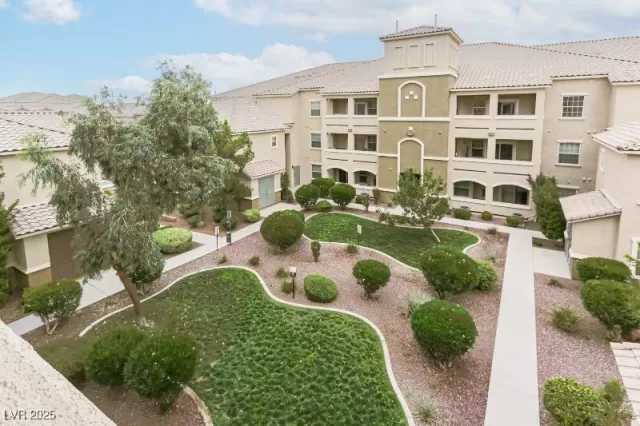 MLS: 2687422 Condo For Sale