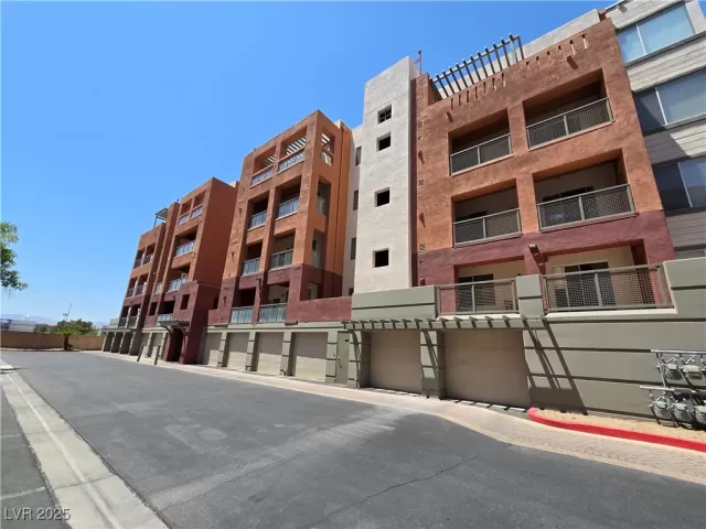 MLS: 2687456 Condo For Sale