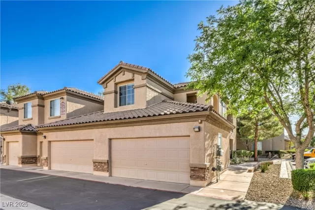 MLS: 2687461 Condo For Sale