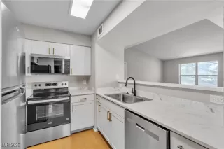 Photo #3: 2687479 Listing 