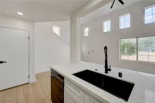 Photo #5: 2687483 Listing