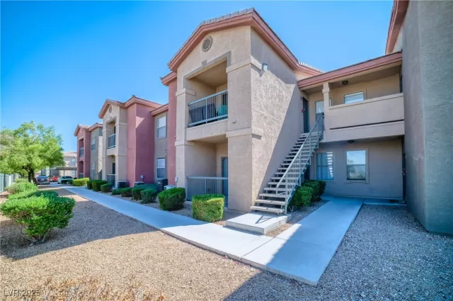 MLS: 2687491 Condo For Sale