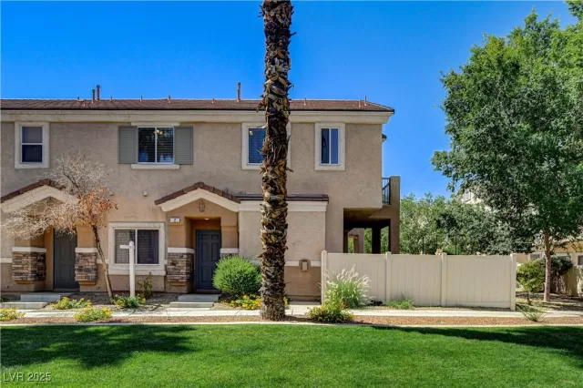 MLS: 2687515 Condo For Sale