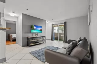 Photo #2: 2687542 Listing