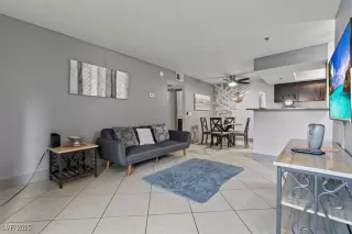 Photo #3: 2687542 Listing