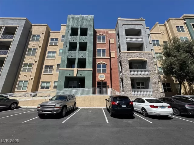MLS: 2687554 Condo For Sale