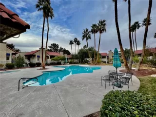 Photo #2: 2687573 Listing 