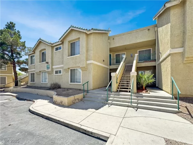 MLS: 2687671 Condo For Sale