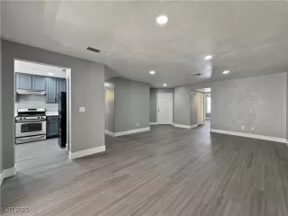 Photo #2: 2687671 Listing