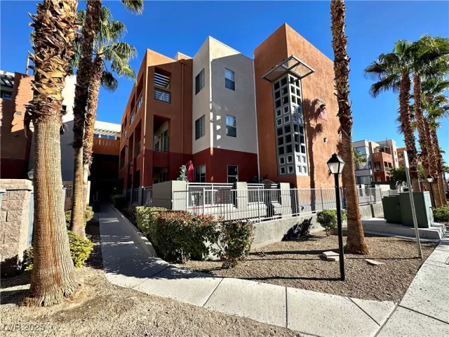 MLS: 2687673 Condo For Sale