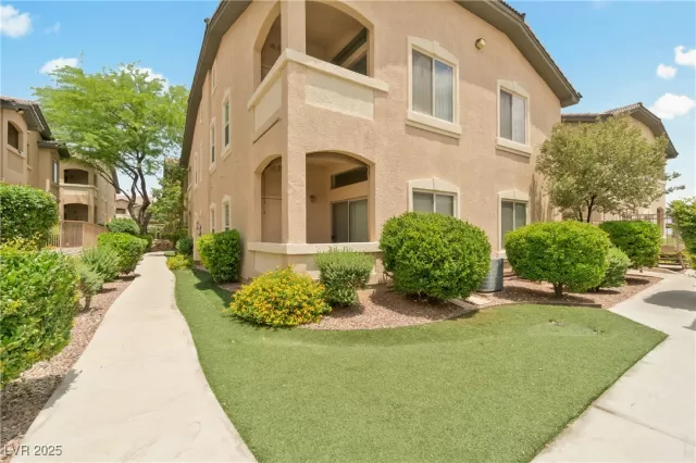 MLS: 2687722 Condo For Sale