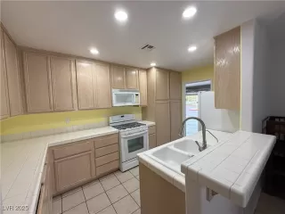 Photo #1: 2687726 Listing