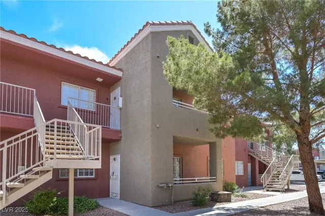 MLS: 2687766 Condo For Sale