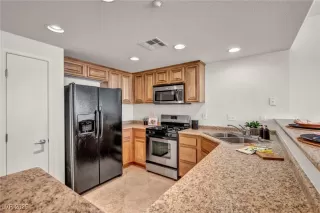 Photo #5: 2687797 Listing