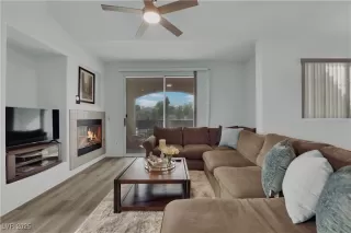 Photo #3: 2687835 Listing