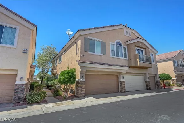 MLS: 2687888 Condo For Sale